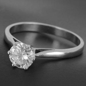 750 ‰ White Gold Solitaire