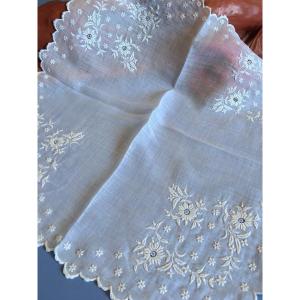 Wedding Handkerchief - Fine Embroidery On Batiste - Unnumbered - Late 19th Century