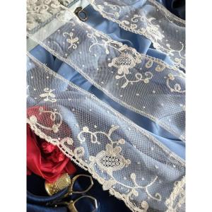 Brussels Appliqué Lace - Needlework Motifs On A Bobbin Background - Late 19th Century 