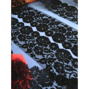 Black Chantilly Lace, Also Known As Spanish Blonde - Bobbins - In Several Cuts - Late 19th Century