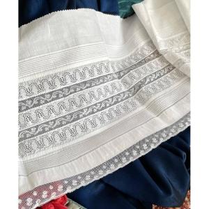 Long Flounce Of A Cotton Percale Petticoat With Valenciennes Lace - 19th Century - Antique Linen