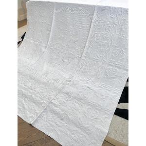 White Cotton Piqué Blanket - Stylized Fleur-de-lis, Wild Rose Flowers And Acanthus Leaves