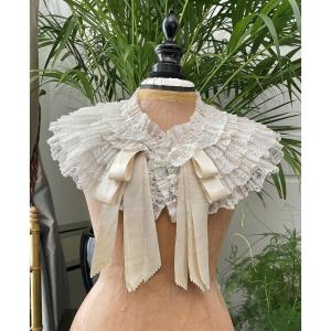 Collar In Ruching Lace And Cream Silk Ribbons - Valenciennes Bobbin Lace - Circa 1900