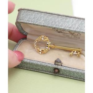 Art Nouveau Key Brooch In 18k Gold And Enamel