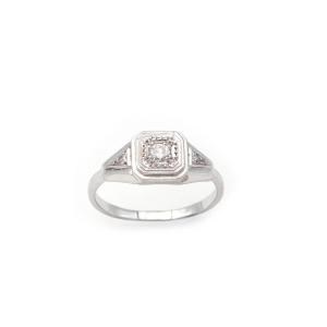 Art Deco Solitaire Ring 0.10 Ct In Platinum