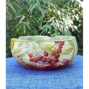 Daum Four-lobed Acid-etched Cup With Sorbus Decoration, Nancy School