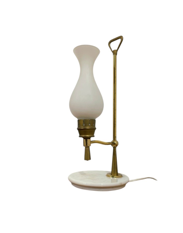 LAMPADA DA APPOGGIO IN OTTONE, MARMO E VETRO SATINATO, ARREDOLUCE  (attr.) ANNI '50