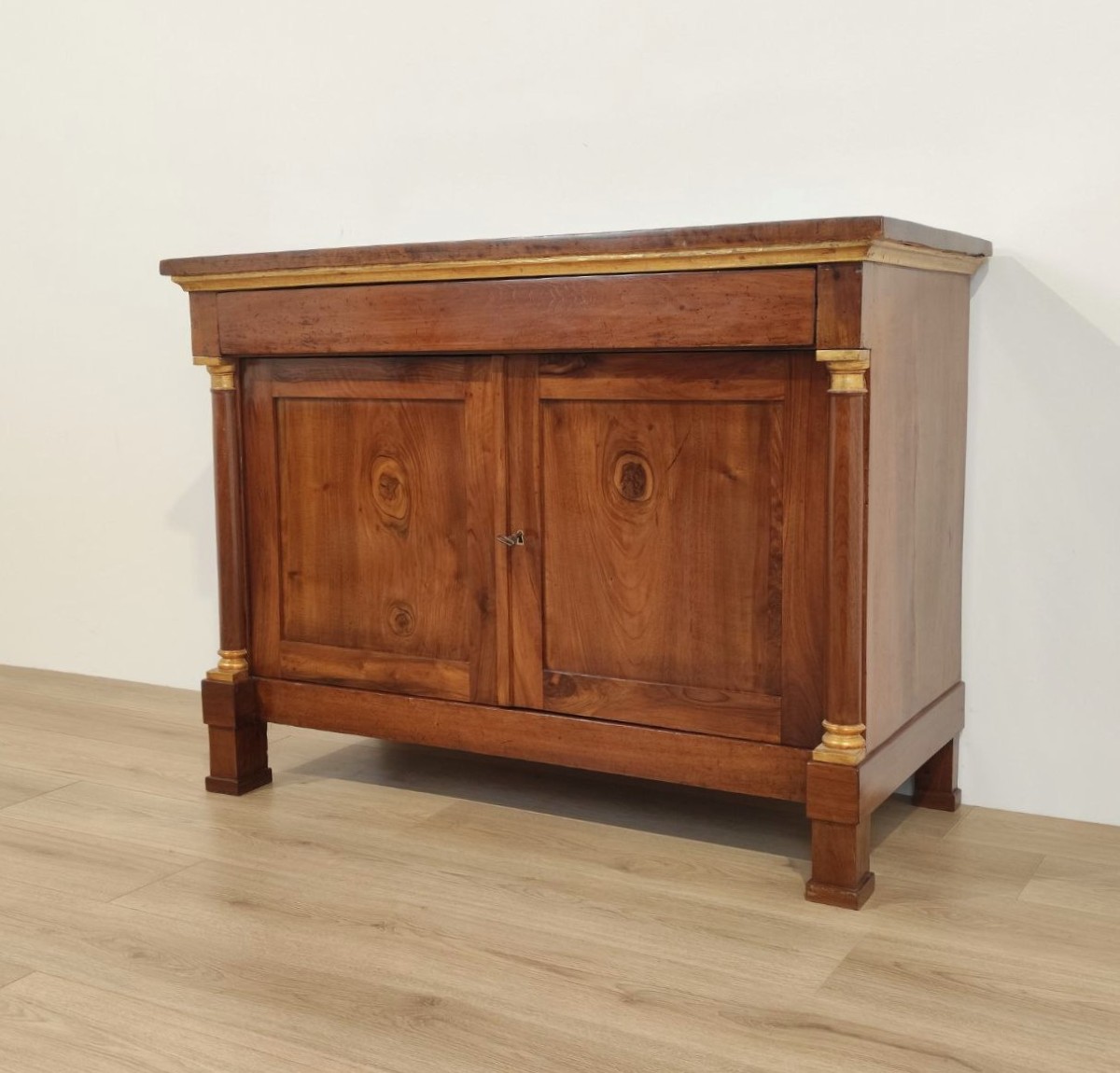 CREDENZA IN NOCE TARDO IMPERO, INIZI XIX sec. 