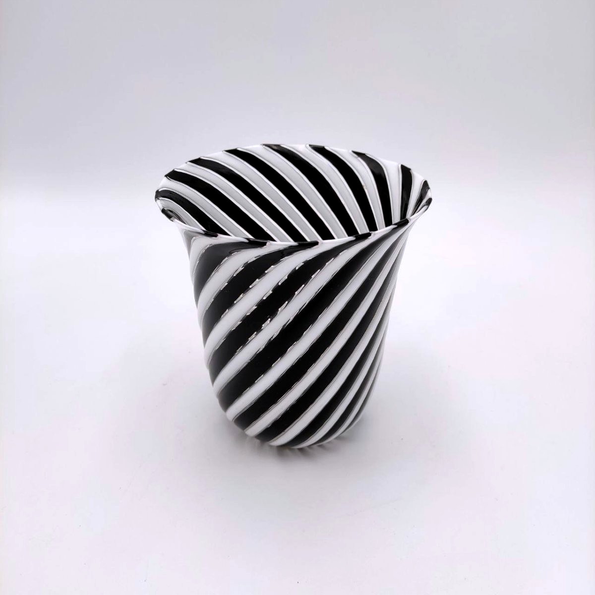 DINO MARTENS PER AURELIANO TOSO, VASO A CANNE BIANCO/NERO -photo-2