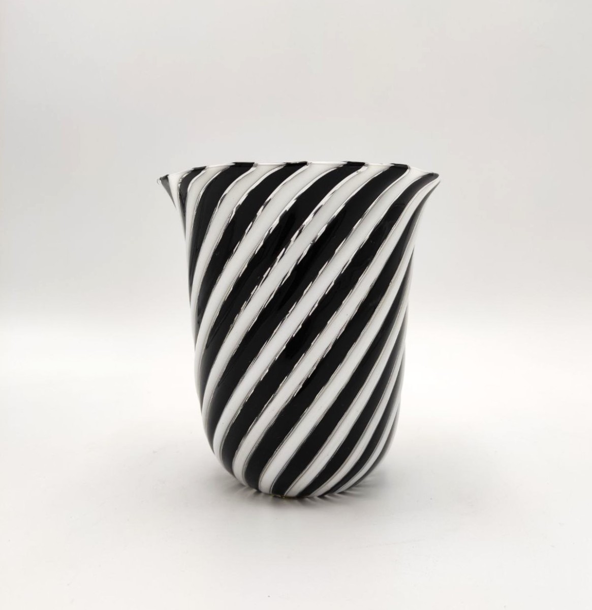 DINO MARTENS PER AURELIANO TOSO, VASO A CANNE BIANCO/NERO 