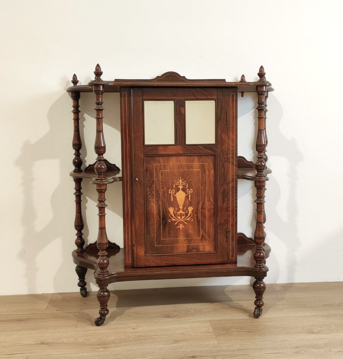 CREDENZA/ETAGERE INGLESE IN STILE VITTORIANO, XVIII - XIX sec. 
