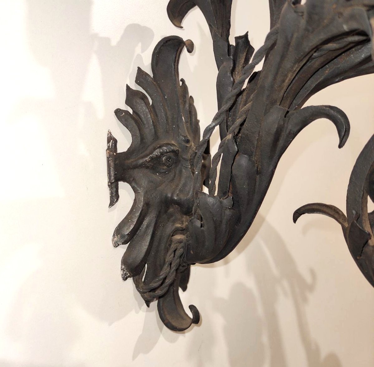 LAMPADA DA PARETE IN FERRO BATTUTO, ITALIA INIZI '900-photo-3