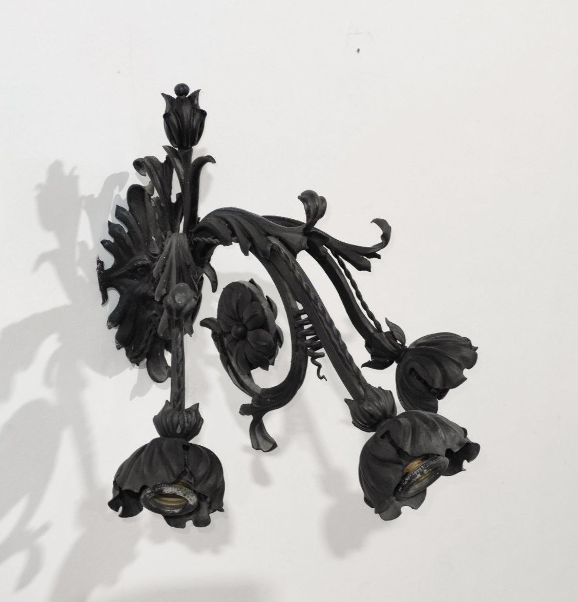 LAMPADA DA PARETE IN FERRO BATTUTO, ITALIA INIZI '900-photo-1