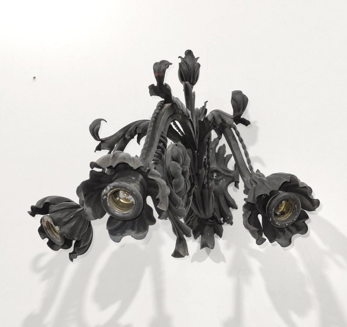 LAMPADA DA PARETE IN FERRO BATTUTO, ITALIA INIZI '900-photo-2