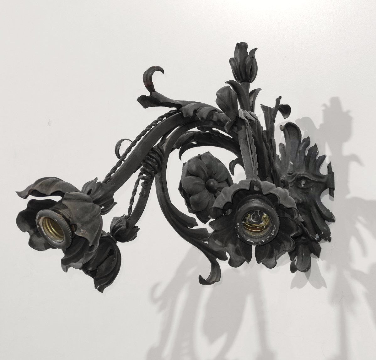 LAMPADA DA PARETE IN FERRO BATTUTO, ITALIA INIZI '900-photo-3