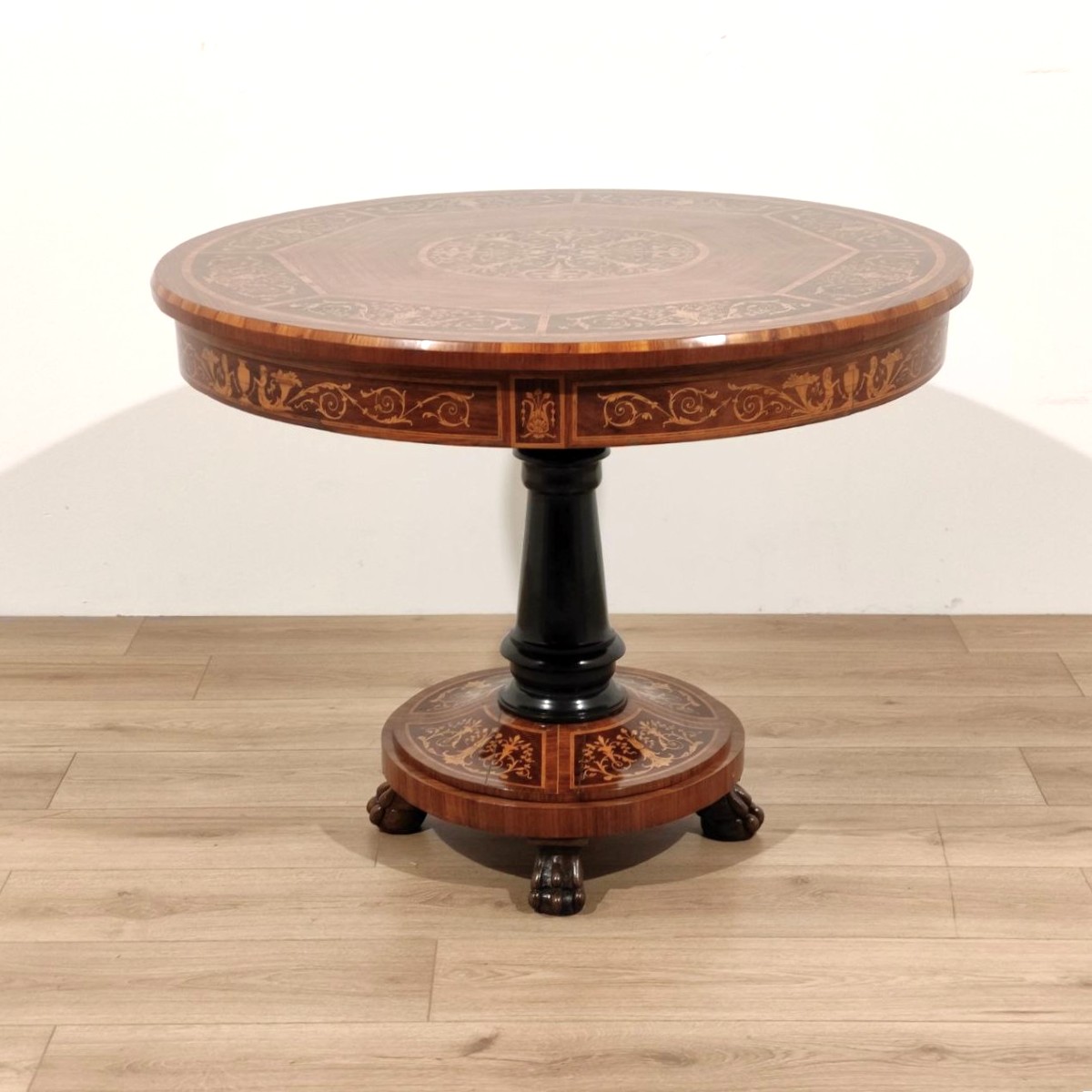 TAVOLO INTARSIATO STILE CARLO X, ITALIA INIZI '900