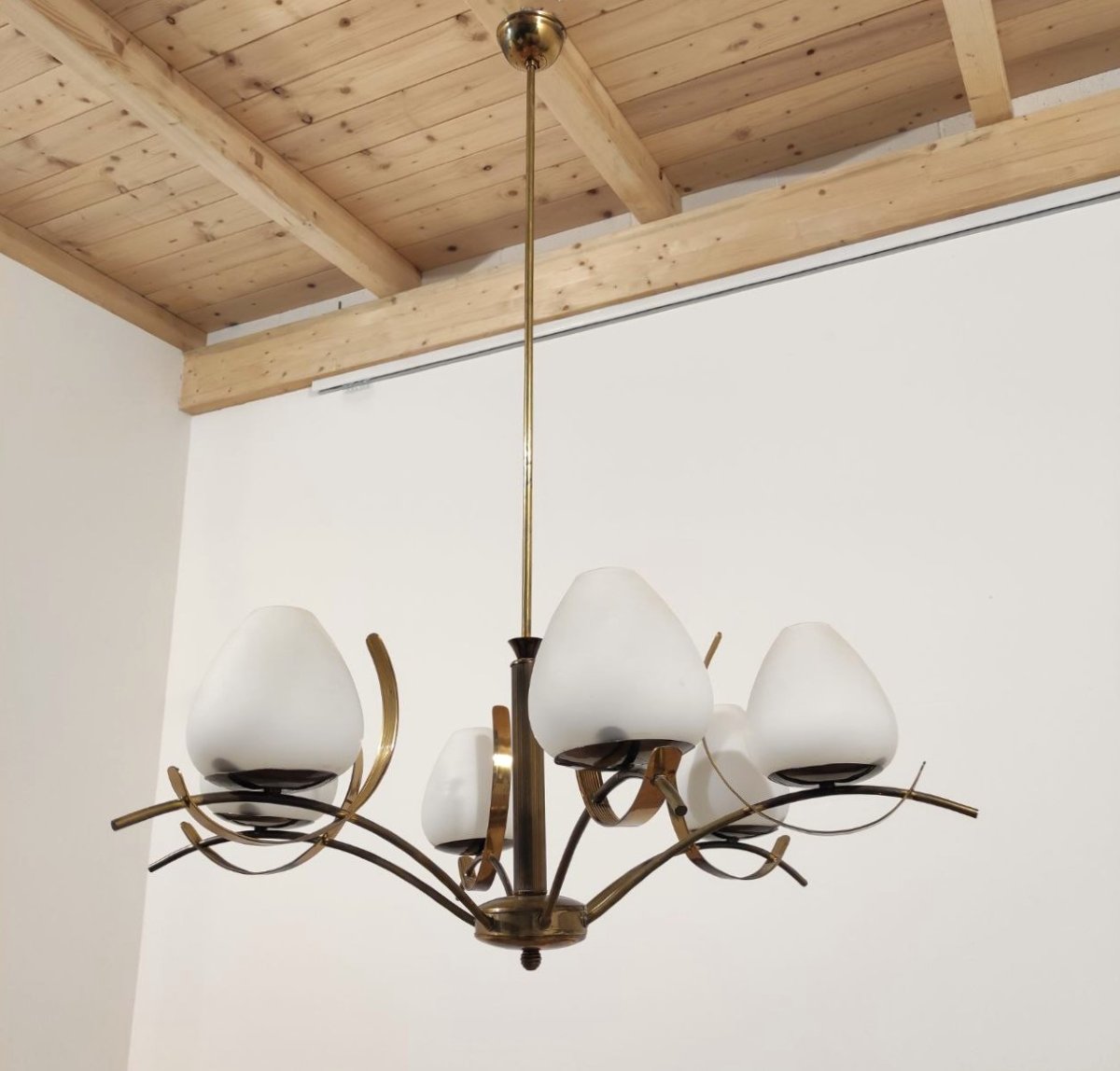 LAMPADARIO 6 LUCI VETRO SATINATO E OTTONE, ITALIA ANNI '50-photo-2