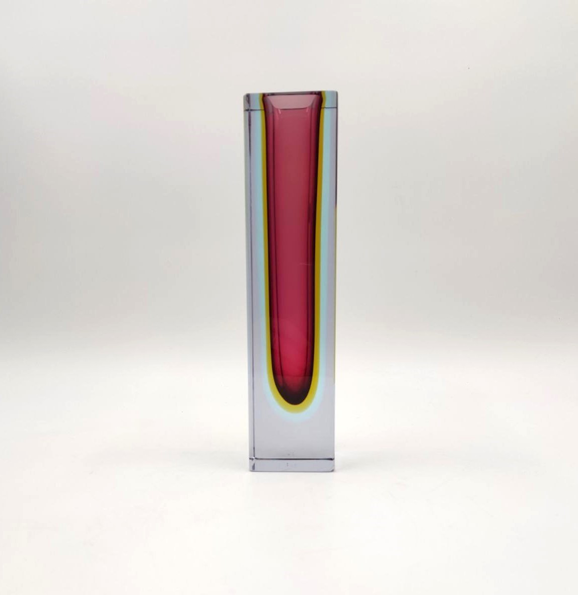 VASO IN VETRO SOMMERSO AZZURRO, GIALLO E ROSSO, MURANO ANNI '60