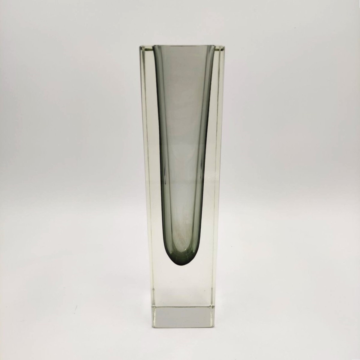 GRANDE VASO IN VETRO SOMMERSO TRASPARENTE E NEI TONI DEL GRIGIO, MURANO ANNI '60