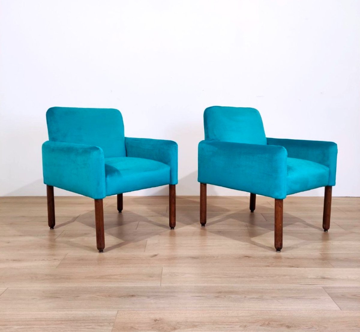 COPPIA DI POLTRONE CASSINA, MOD. 896 DI VICO MAGISTRETTI IN VELLUTO BLU TURCHESE-photo-2