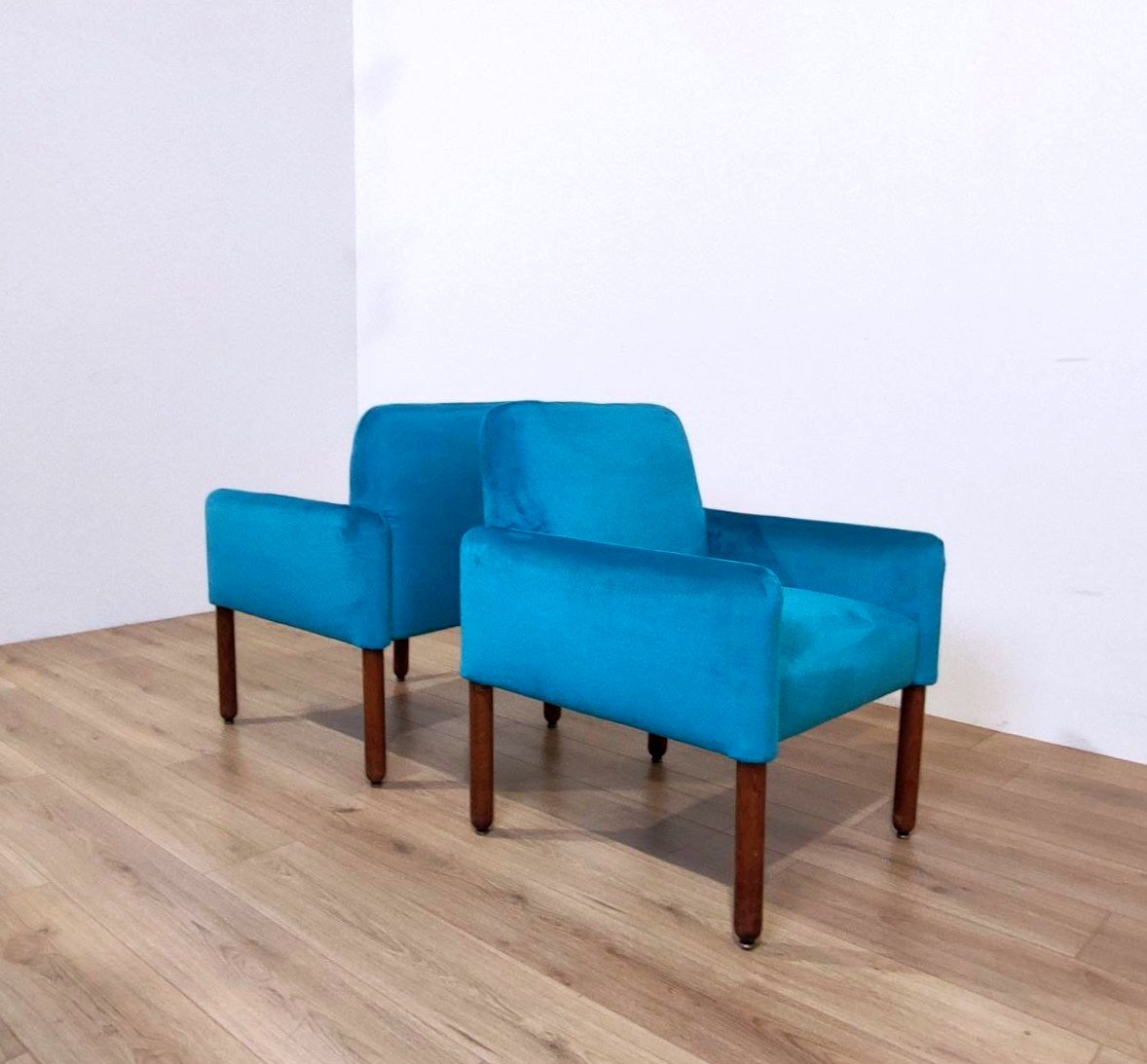 COPPIA DI POLTRONE CASSINA, MOD. 896 DI VICO MAGISTRETTI IN VELLUTO BLU TURCHESE-photo-2