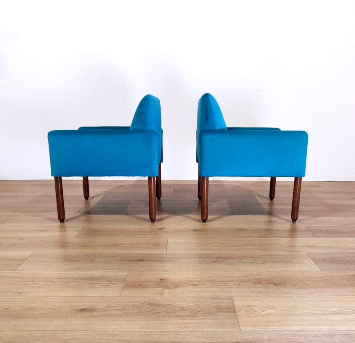 COPPIA DI POLTRONE CASSINA, MOD. 896 DI VICO MAGISTRETTI IN VELLUTO BLU TURCHESE-photo-3