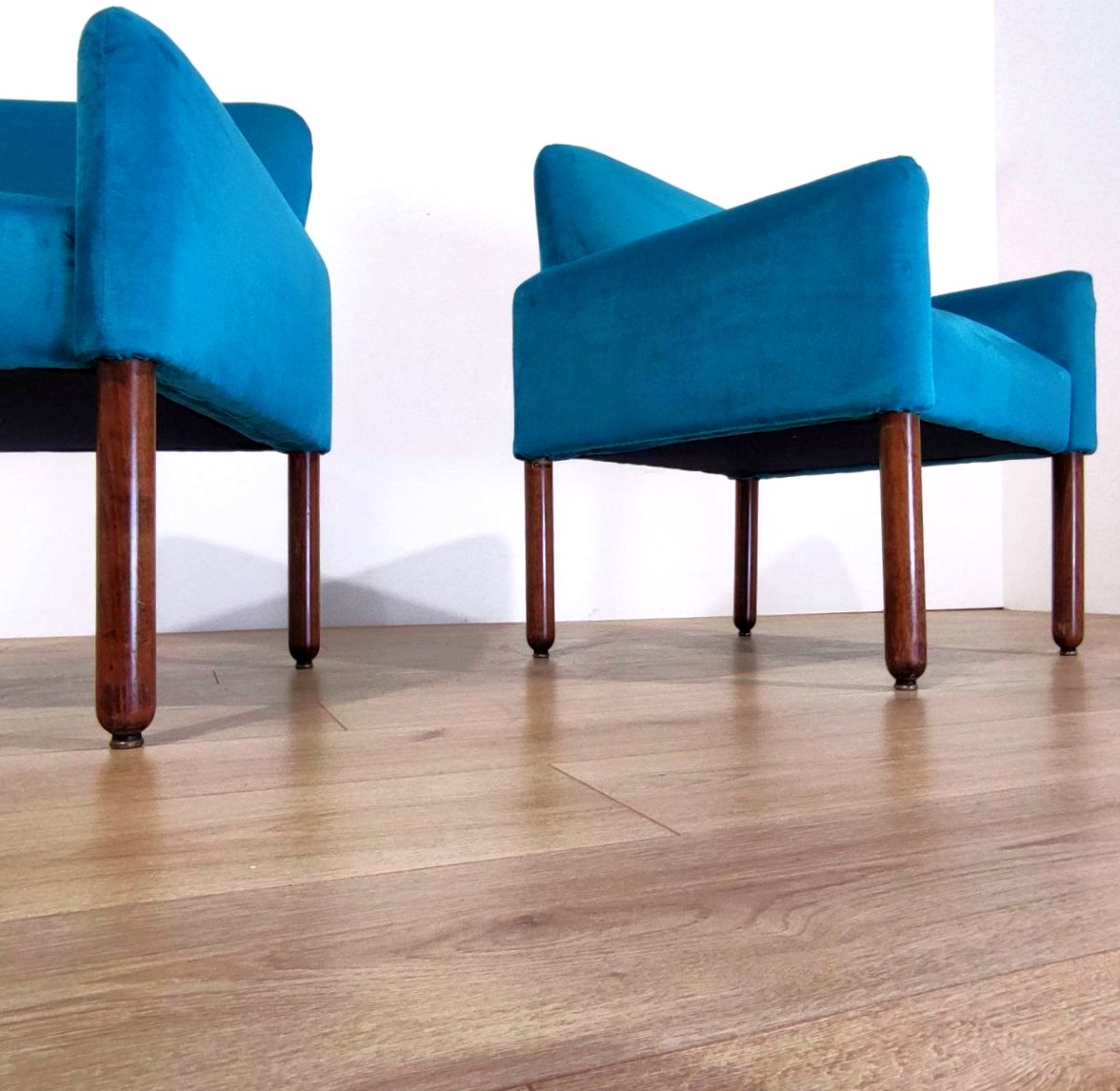 COPPIA DI POLTRONE CASSINA, MOD. 896 DI VICO MAGISTRETTI IN VELLUTO BLU TURCHESE-photo-6