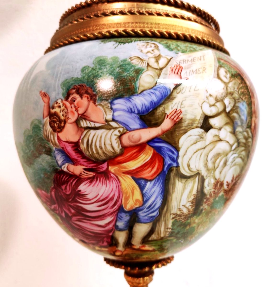 SEVRES, LAMPADA IN CERAMICA DIPINTA  A MANO CON SCENA GALANTE -photo-2