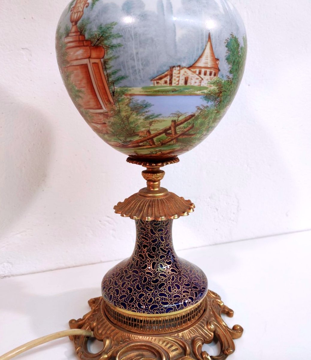 SEVRES, LAMPADA IN CERAMICA DIPINTA  A MANO CON SCENA GALANTE -photo-1