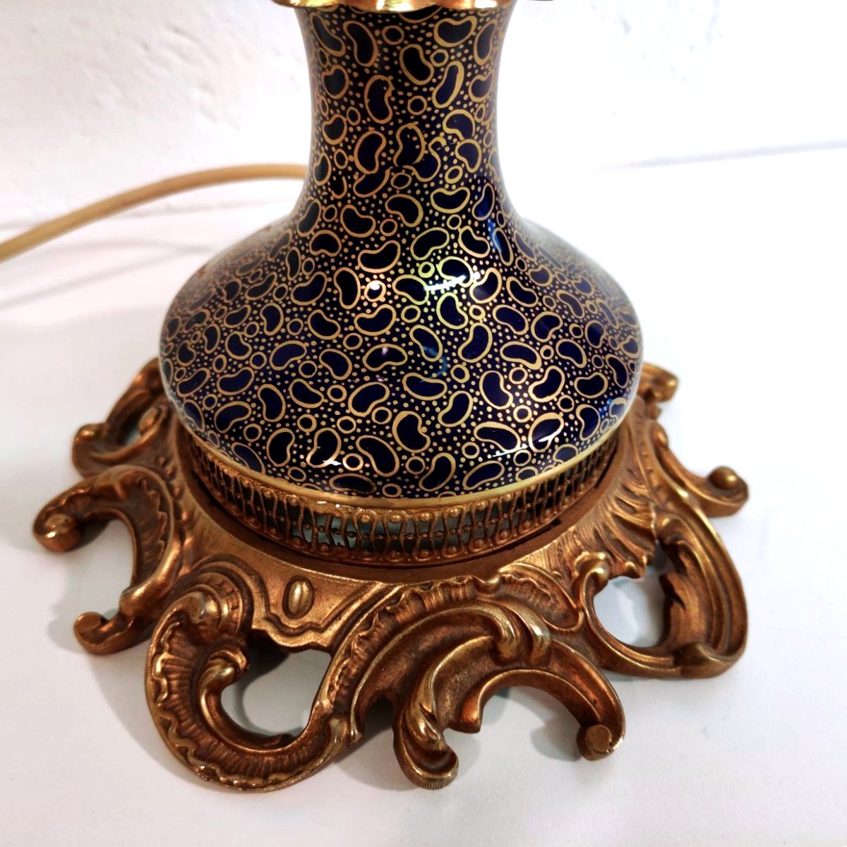 SEVRES, LAMPADA IN CERAMICA DIPINTA  A MANO CON SCENA GALANTE -photo-2