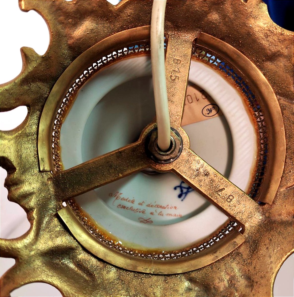 SEVRES, LAMPADA IN CERAMICA DIPINTA  A MANO CON SCENA GALANTE -photo-3