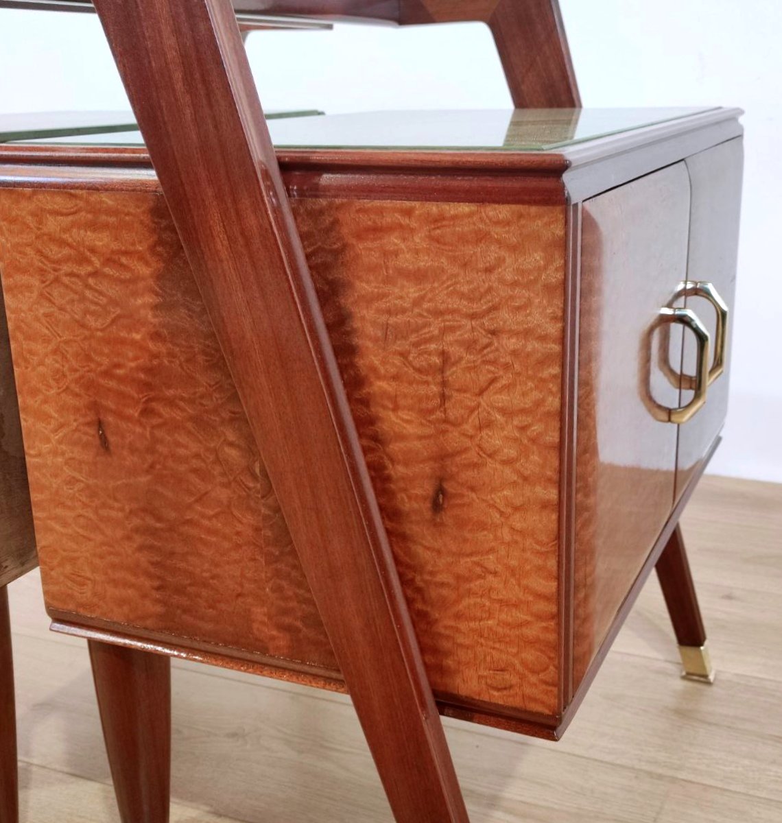 Coppia di comodini in mogano, ottone e vetro, Italia anni '50-photo-2