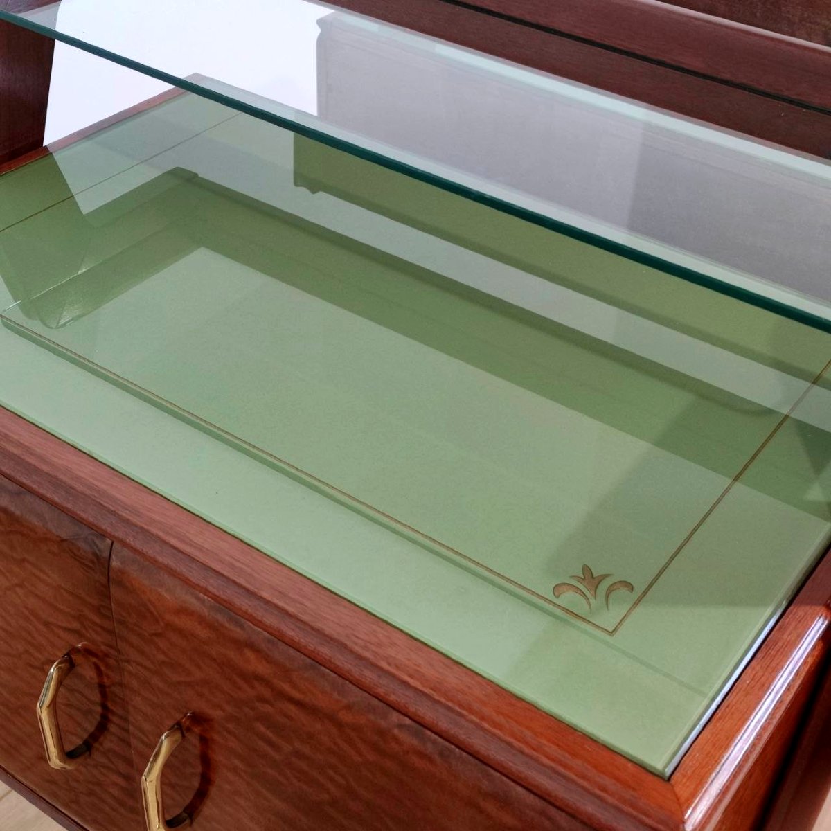 Coppia di comodini in mogano, ottone e vetro, Italia anni '50-photo-4