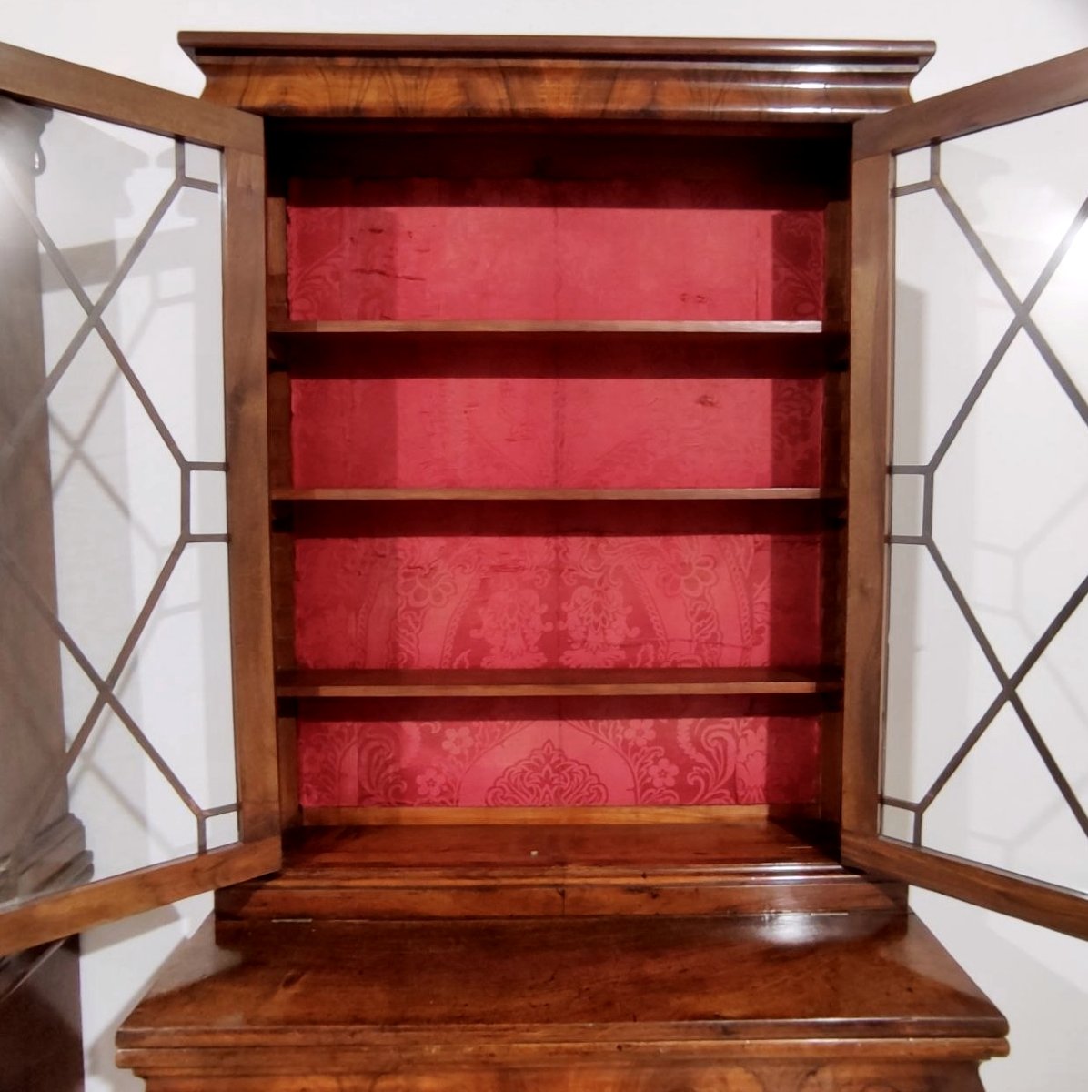 COPPIA PICCOLE LIBRERIE IN NOCE CON  PIANETTO A TIRO, ITALIA XIX sec.-photo-5