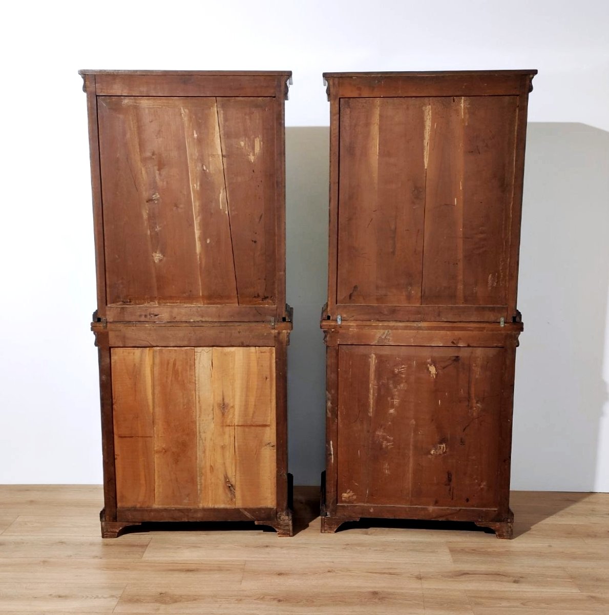 COPPIA PICCOLE LIBRERIE IN NOCE CON  PIANETTO A TIRO, ITALIA XIX sec.-photo-7