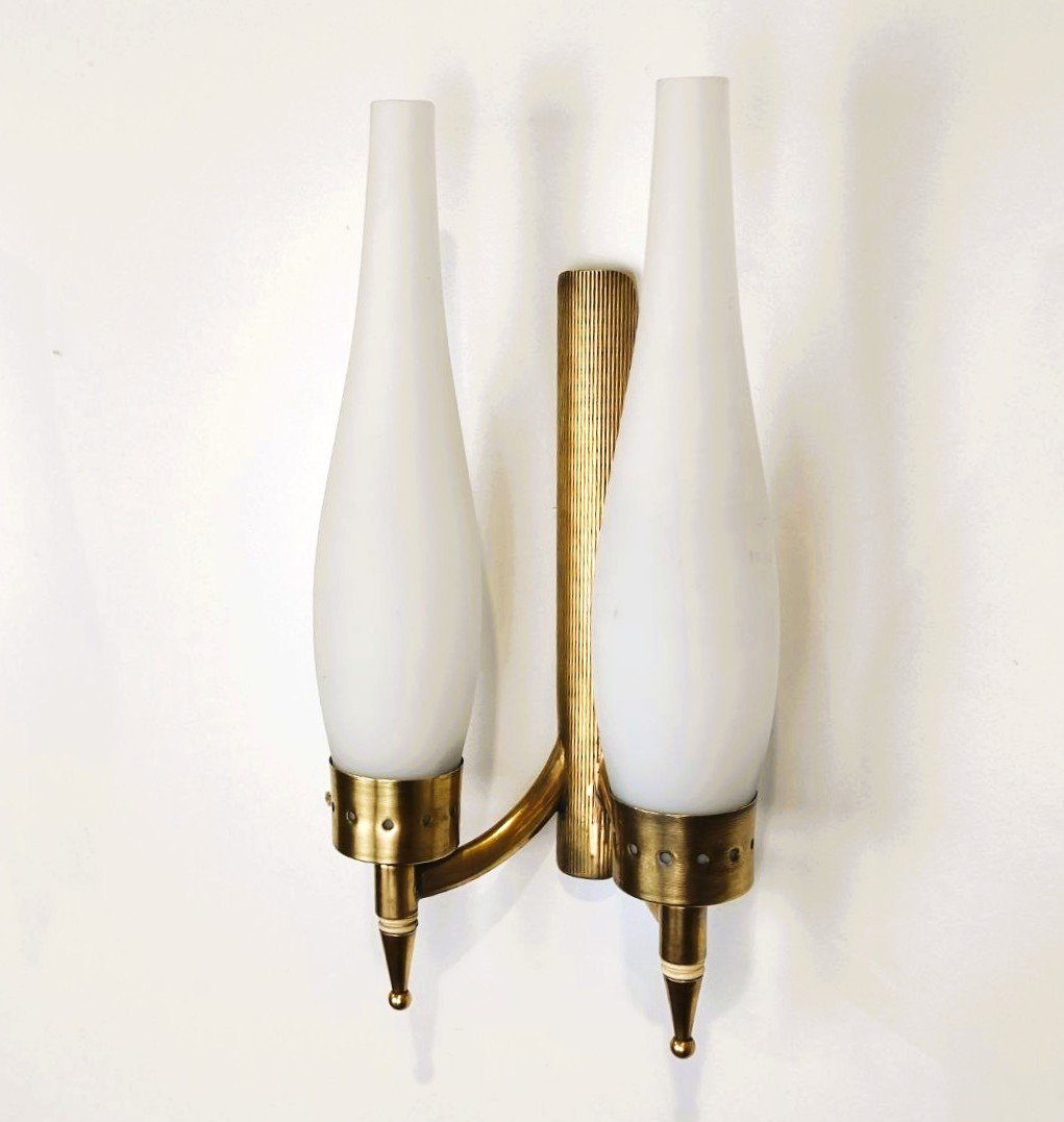 COPPIA DI APPLIQUES A DOPPIA LUCE, OTTONE E VETRO SATINATO ANNI '50-photo-2
