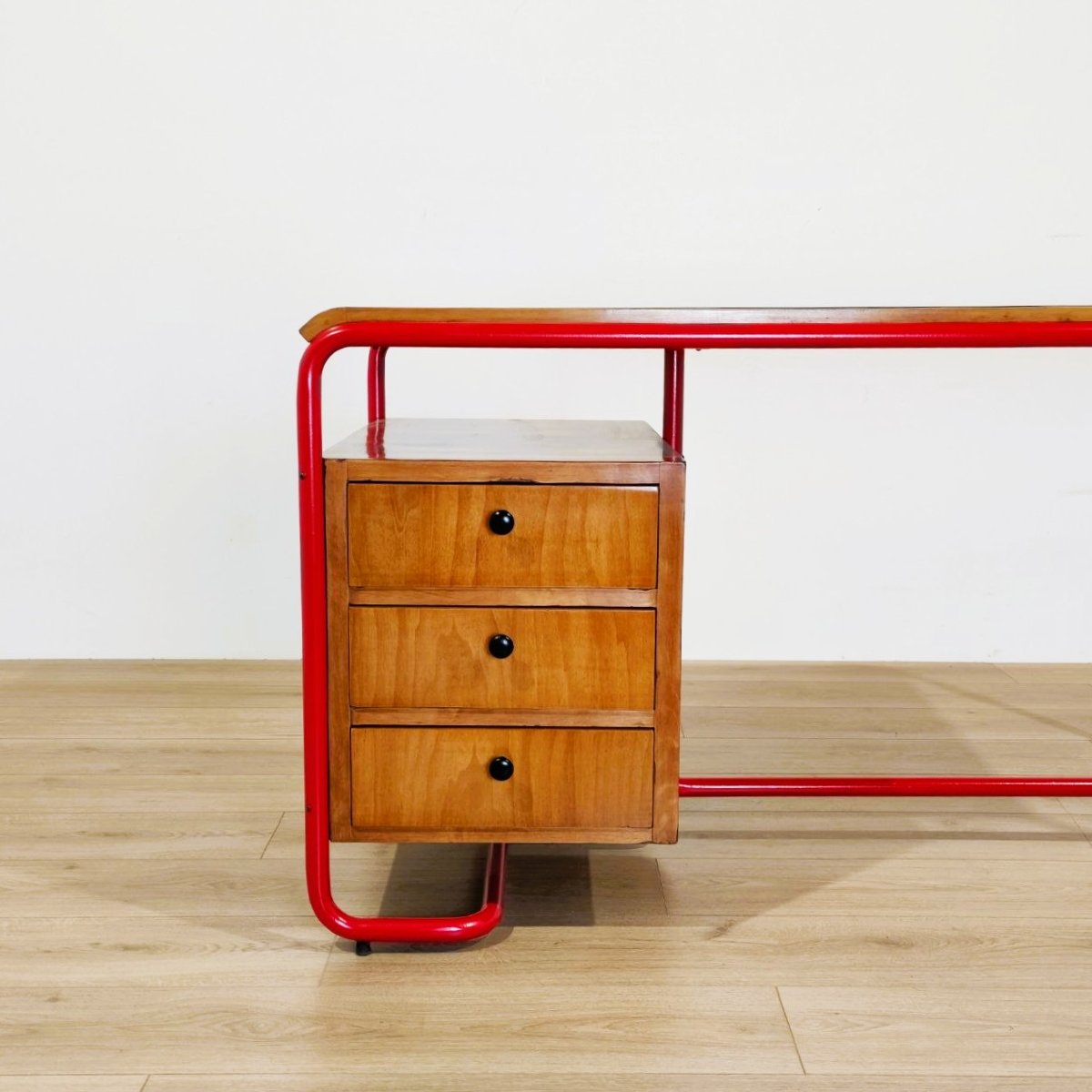 SCRIVANIA STILE BAUHAUS IN TUBOLARE ROSSO, LEGNO E VETRO, ANNI '50-photo-2