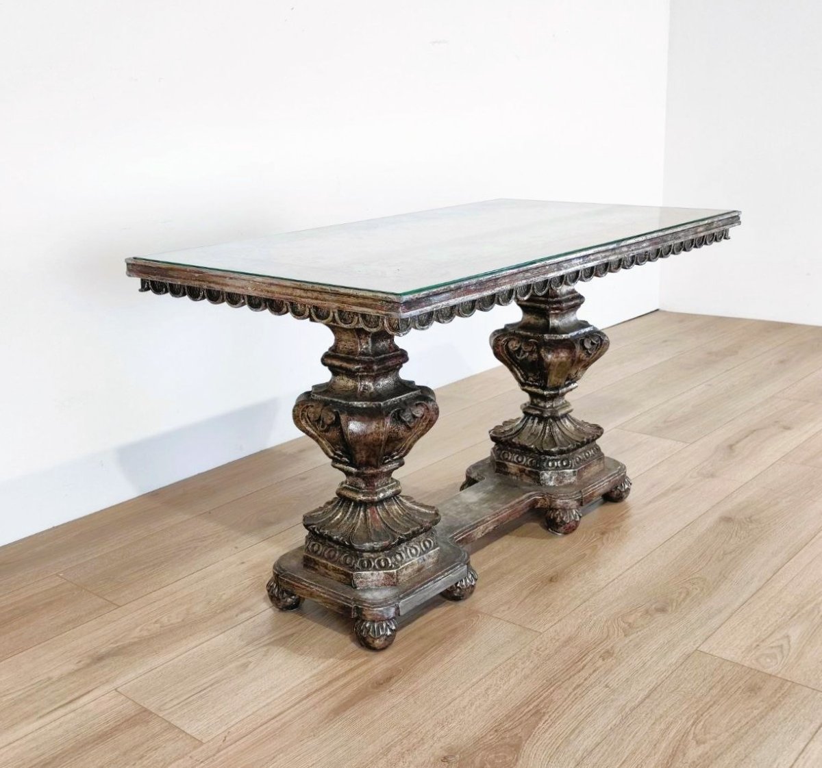 TAVOLINO IN STILE ANTICO CON PIANO DECORATO, XX sec.