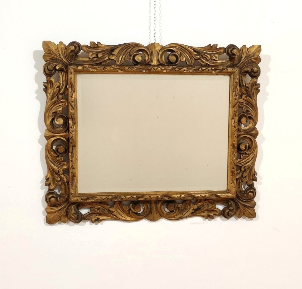 SPECCHIERA CON CORNICE INTAGLIATA E DORATA, INIZI '900