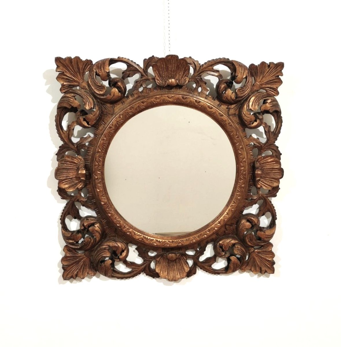 SPECCHIERA CON CORNICE IN LEGNO INTAGLIATO, ITALIA XX sec.