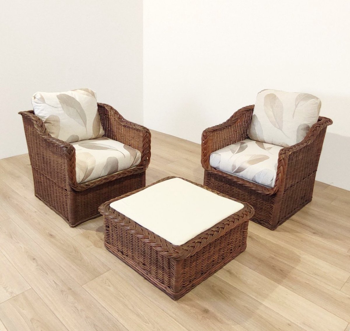 COPPIA POLTRONE IN RATTAN CON TAVOLINO PROD.  WICKER WORKS 