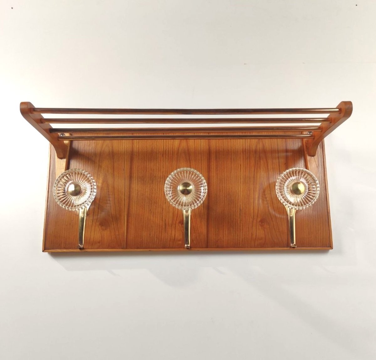 APPENDIABITI E PORTACAPPELLI LEGNO, OTTONE E VETRO, ITALIA ANNI '50  
