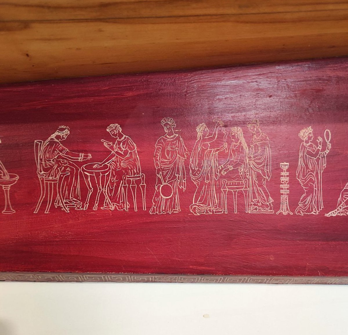 GRANDE MENSOLA IN NOCE E LACCATURA ROSSA DECORATA CON FIGURINE CLASSICHE, ITALIA ANNI '50-photo-5