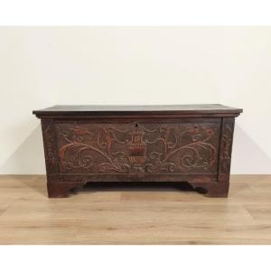 CASSONE ANTICO IN LEGNO INTAGLIATO, ITALIA  INIZI XIX sec.