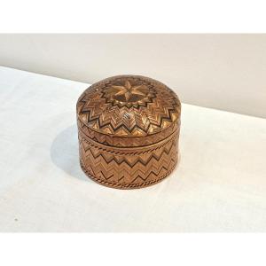18th Century Large Round Box In Straw Marquetry 