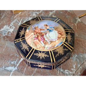 Bonbonnière Porcelain Box In The Sèvres Style