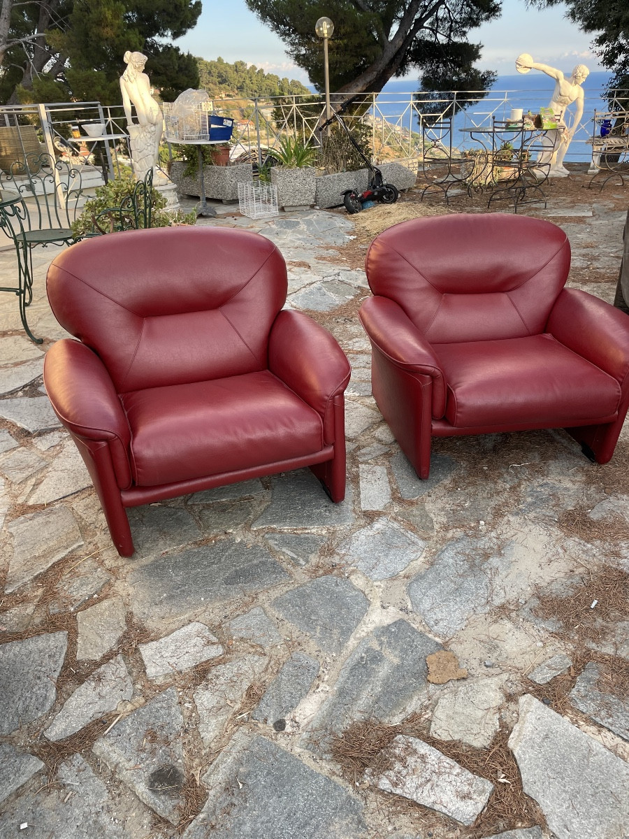 Coppia di poltrone in ecopelle design  anni 80