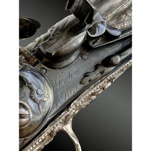 Pistol à l'Oriental By Fatou In Paris