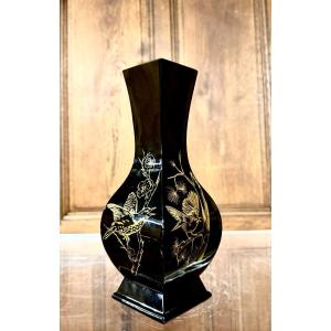 Baccarat - Black Japanese Glass Vase Decorated With Gilded Birds. Circa 1970