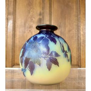 émile Gallé - Large Spherical Vase With Clematis Decoration, Art Nouveau Period